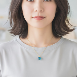 春の新作【残23】朝の海のきらめき　バイカラー　ブルーグリーン＆イエロー　アンバー　(琥珀）　ステンレスネックレス 18枚目の画像