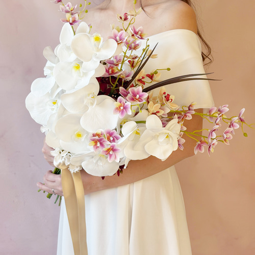 ❤️苺とお花飾り付きアンブレラ★インテリアブーケ★ウェディング★姫系★結婚式★ ウェディング/ホワイト胡蝶蘭・ピンクのプリマオーキッドのブーケ/前