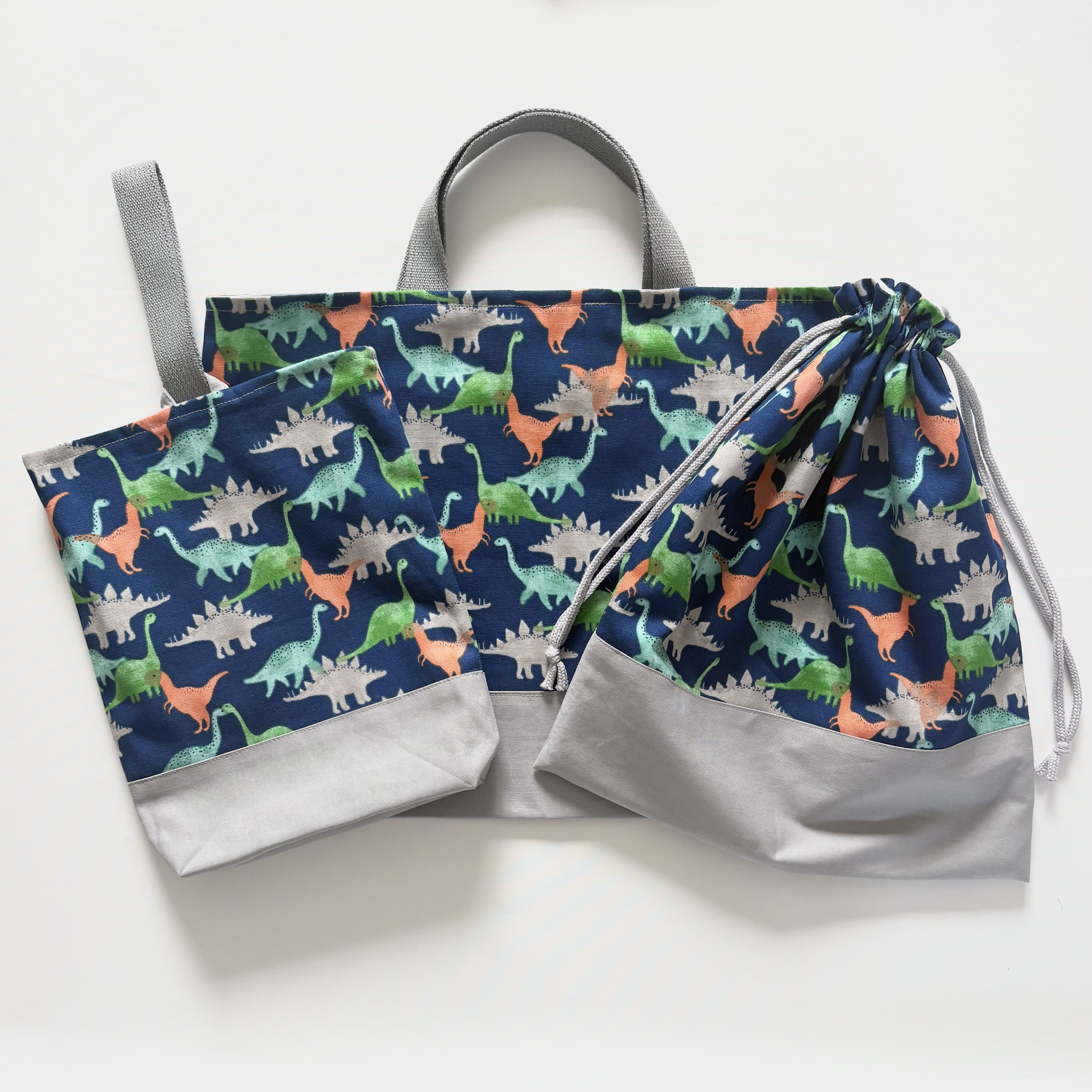 恐竜ネイビー レッスンバッグ上履き袋 巾着袋 入園・入学グッズ 【送料無料】3点セット ネイビー グレー 恐竜