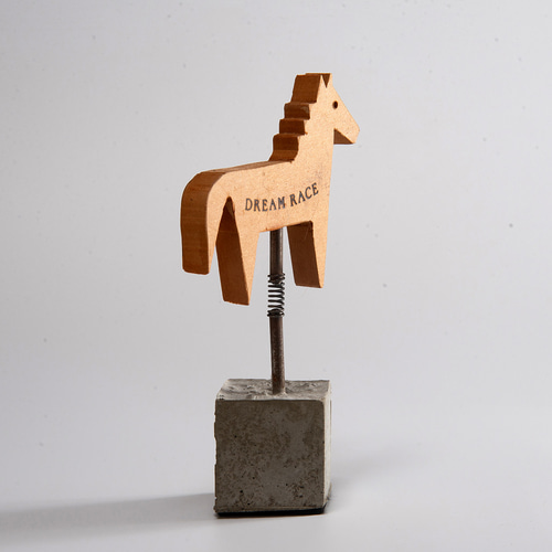 木製の馬 ゆれる木馬 ロッキングホース 競馬ファン 競走馬 夢のレース