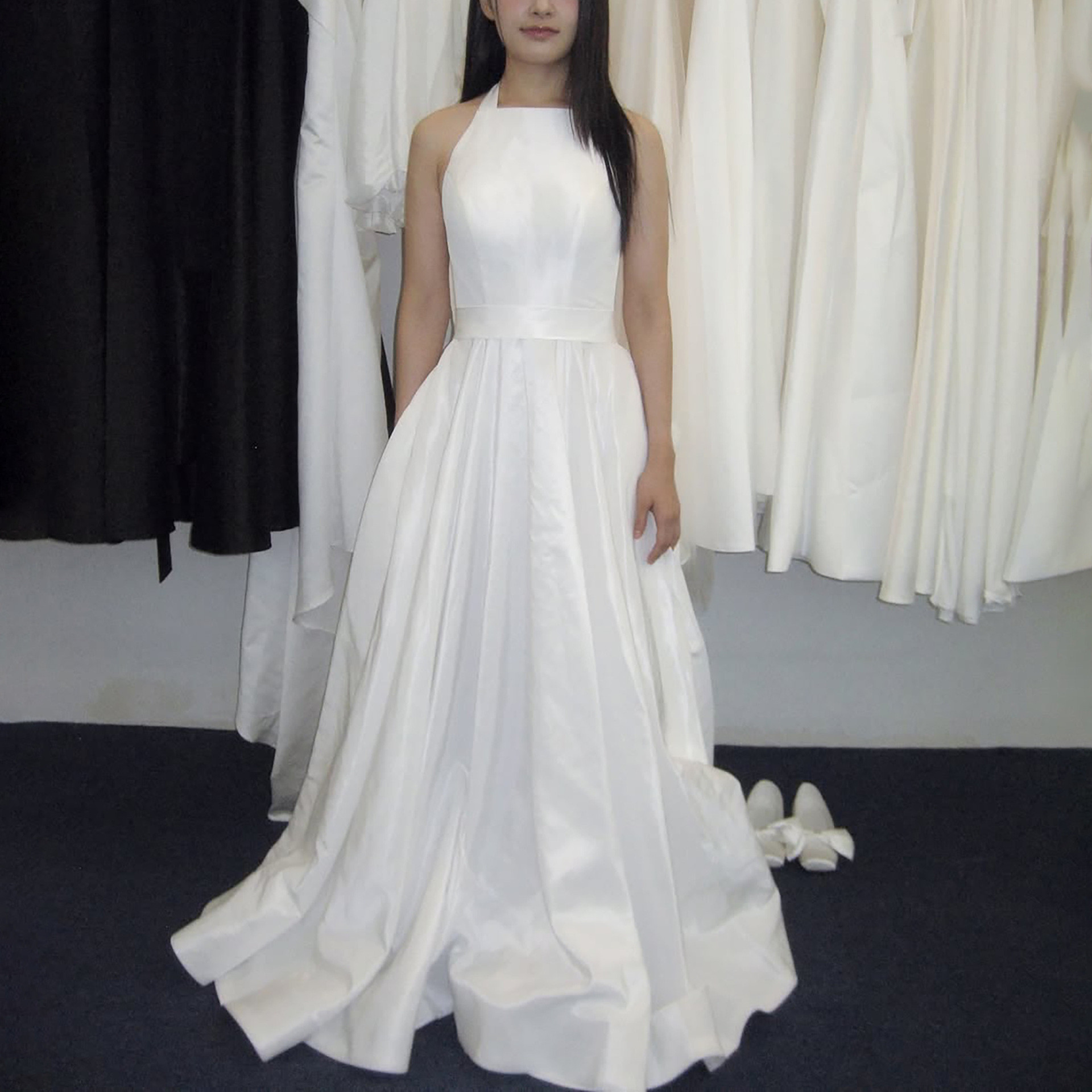 高級感 白 タフタ ノースリーブ ウェディングドレス シンプル 韓国風 花嫁 披露宴 演奏会 前撮り HL1073