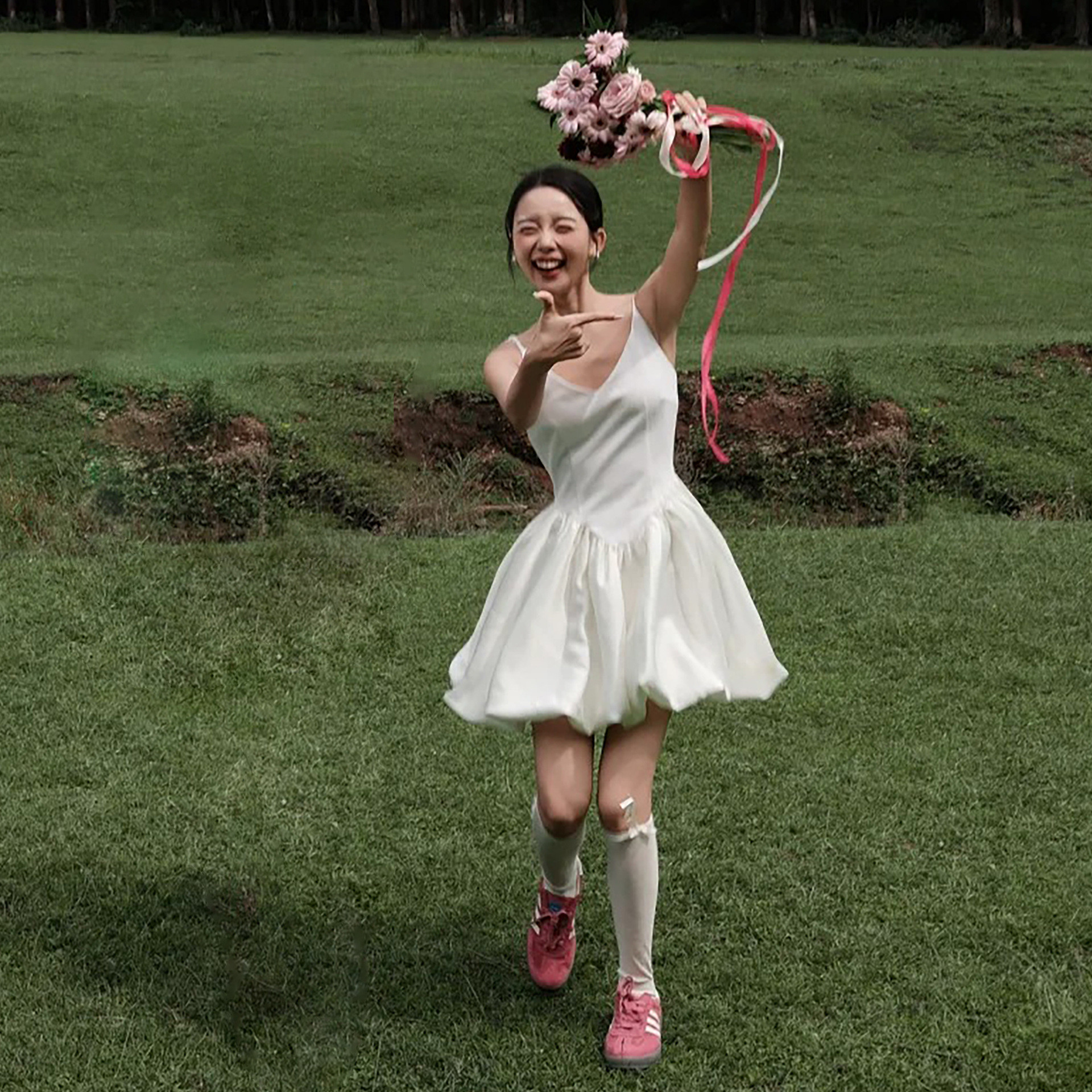 高級感 白 サテン ウェディングドレス シンプル 韓国風 可愛い 花嫁 披露宴 演奏会 前撮り HL1080