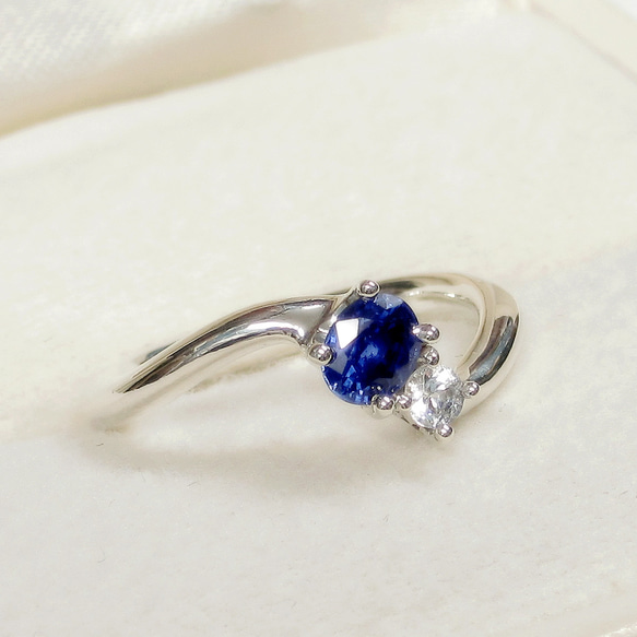 0.50ctブルーサファイアとホワイトサファイア、SV925の指輪（リング