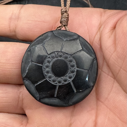 2026.1.3no.1日の出墨法蓮 新潟新発田産黒曜石 ネックレス・ペンダント