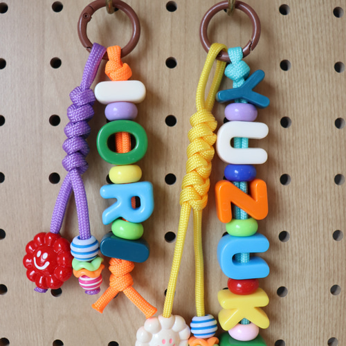 カラー選択可能】ネームキーホルダー 名前オーダー ストラップ ビーズ