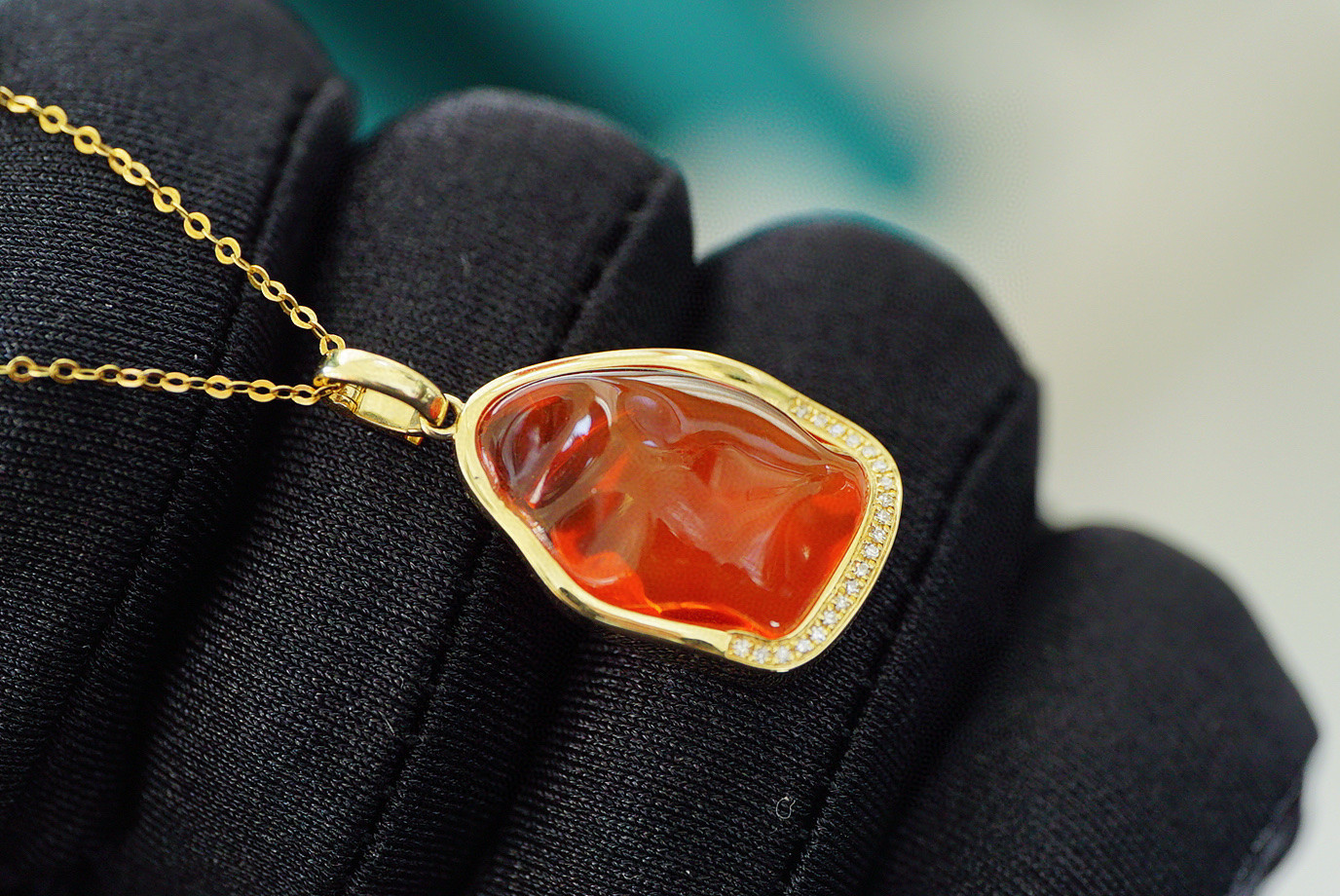 「ユニーク」天然ファイアオパール　  純真　神の石　10月誕生石　K18   ペンダント 天然ダイヤモンド　7.25ct