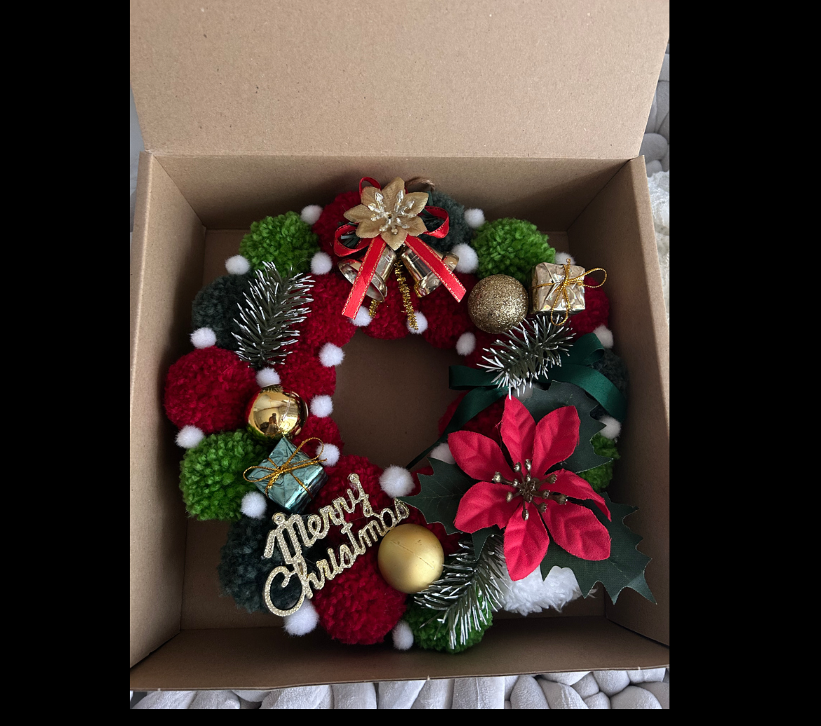 大人可愛いレッドグリーンカラーポンポンクリスマスリース
