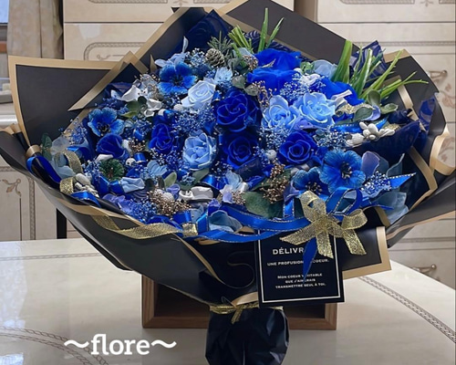 ✨送料無料、ラッピング込み✨特大✨ボリュームのある花束✨水色＆青