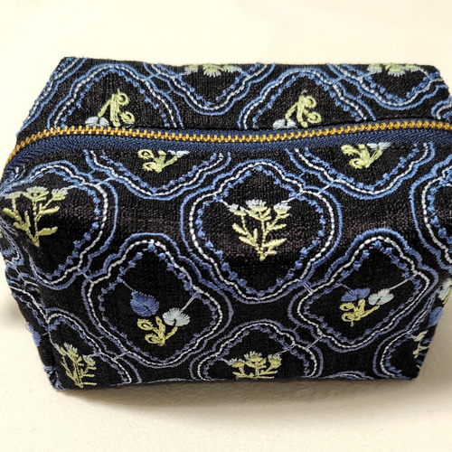 インド刺繍生地 ボックスポーチ ポーチ mano 通販 20281601｜Creema