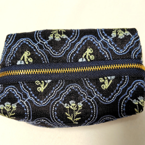 インド刺繍生地 ボックスポーチ ポーチ mano 通販 20281601｜Creema