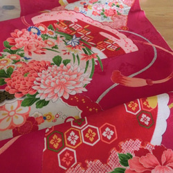 古布＊正絹錦紗縮緬＊紫地に鶴・お宝・花々＊35x130cm＊はぎれ