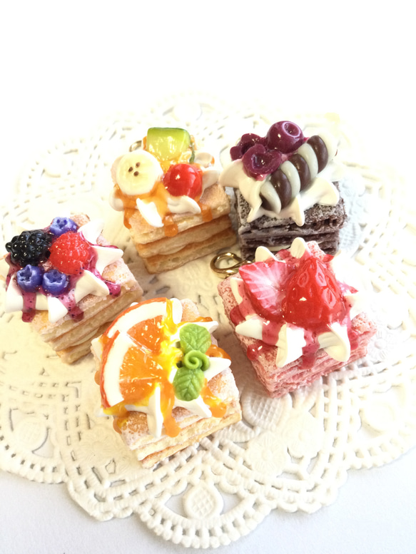 フェイクスイーツ*フルーツ・ミルフィーユ・チャーム*ミニチュア