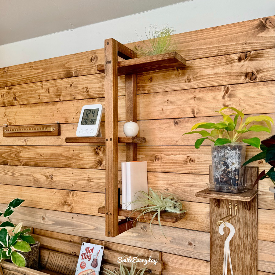 無垢材の縦型ウォールシェルフ｜植物と雑貨のための壁掛け棚　サイズオーダー