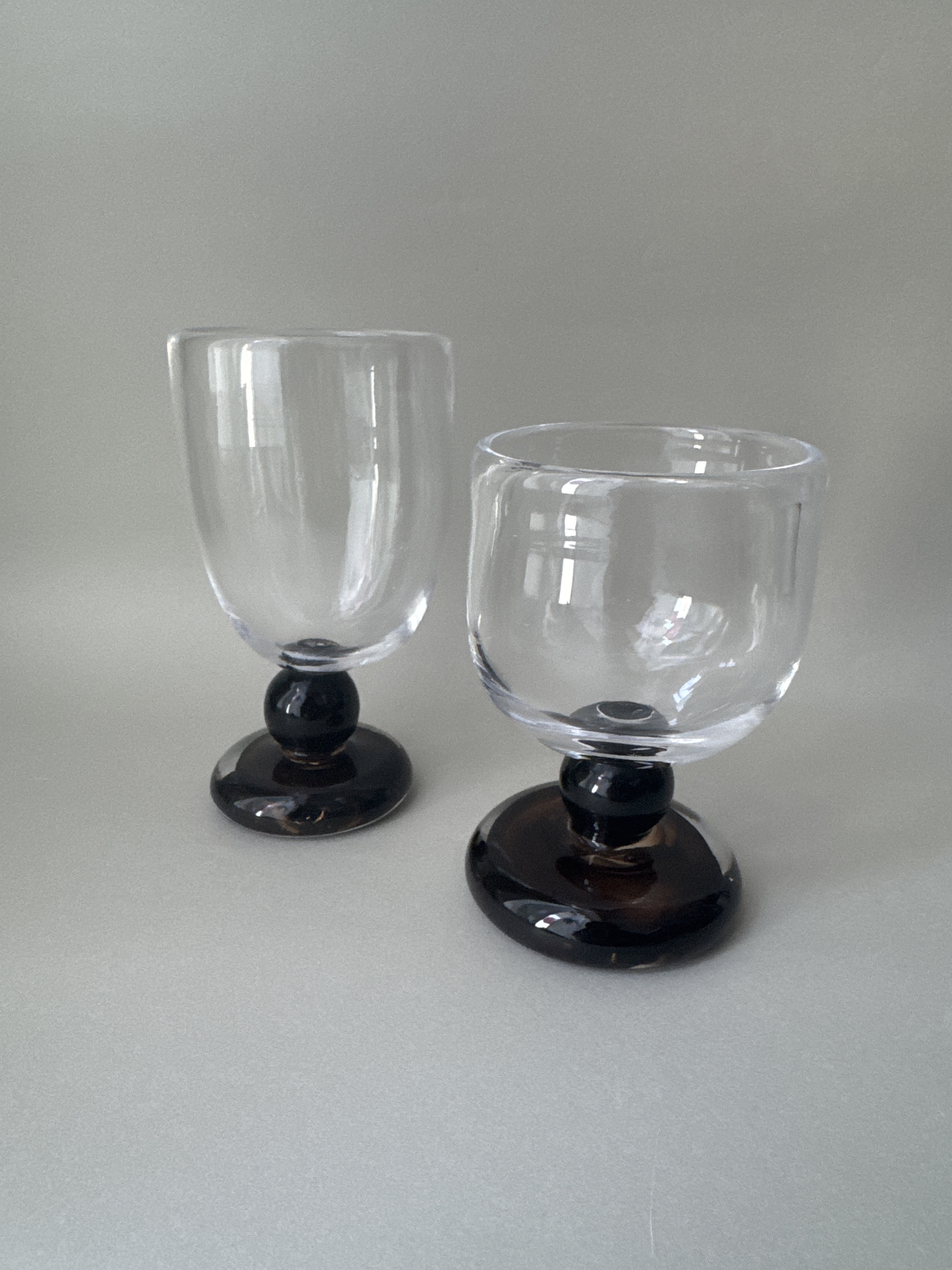 glass maru stand brown