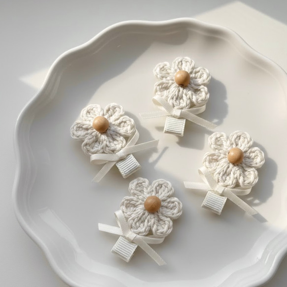 ウッドビーズのフラワーヘアクリップ〈単品〉ベビーキッズヘア