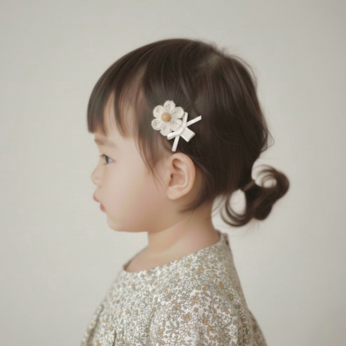 ウッドビーズのフラワーヘアクリップ〈単品〉ベビーキッズヘア