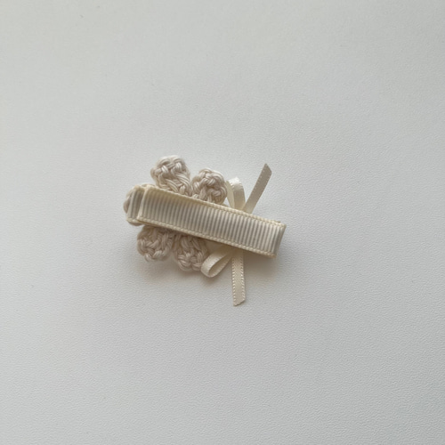 ウッドビーズのフラワーヘアクリップ〈単品〉ベビーキッズヘア