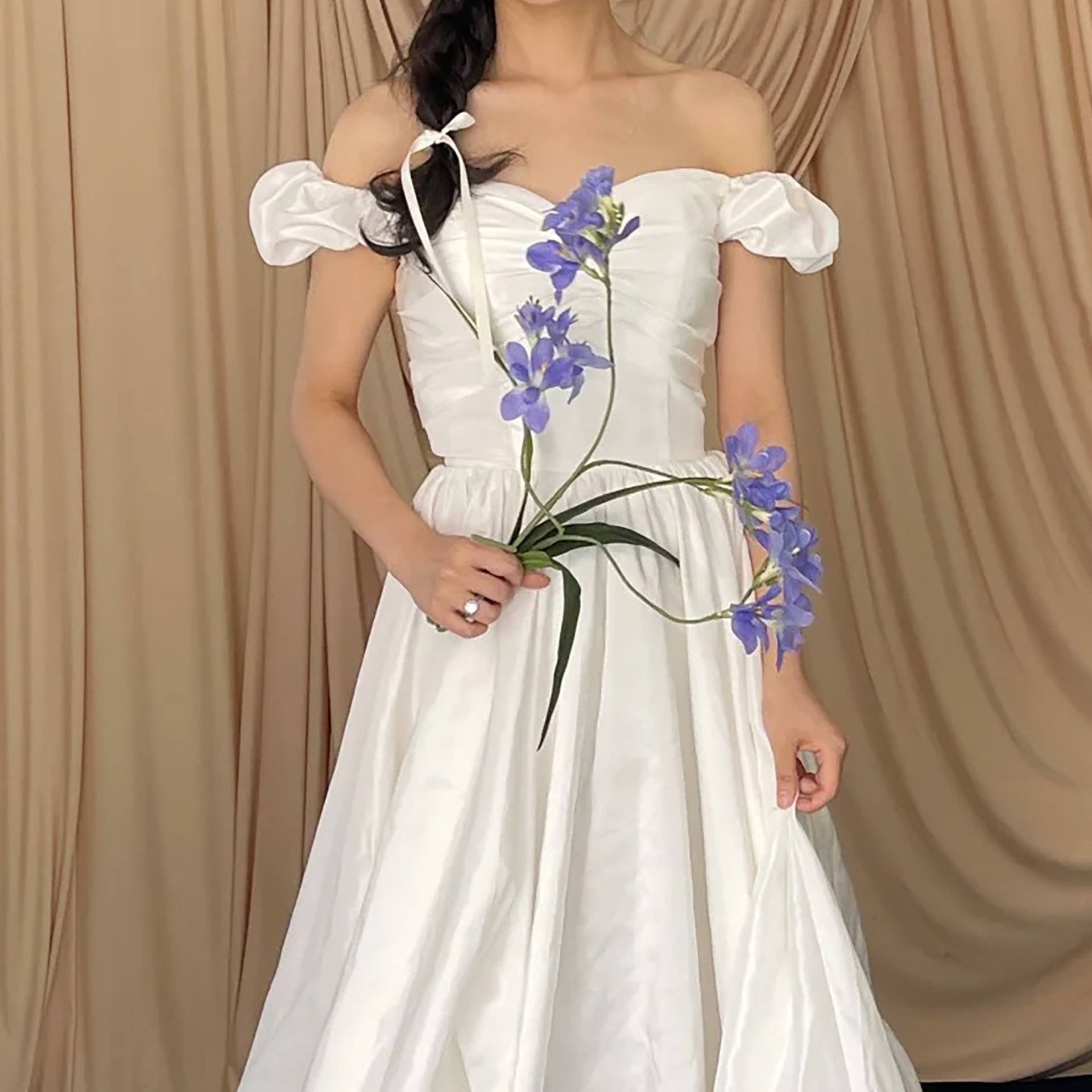 高級感 白 タフタ オフショルダー ウェディングドレス シンプル 韓国風 花嫁 披露宴 演奏会 前撮り HL1083