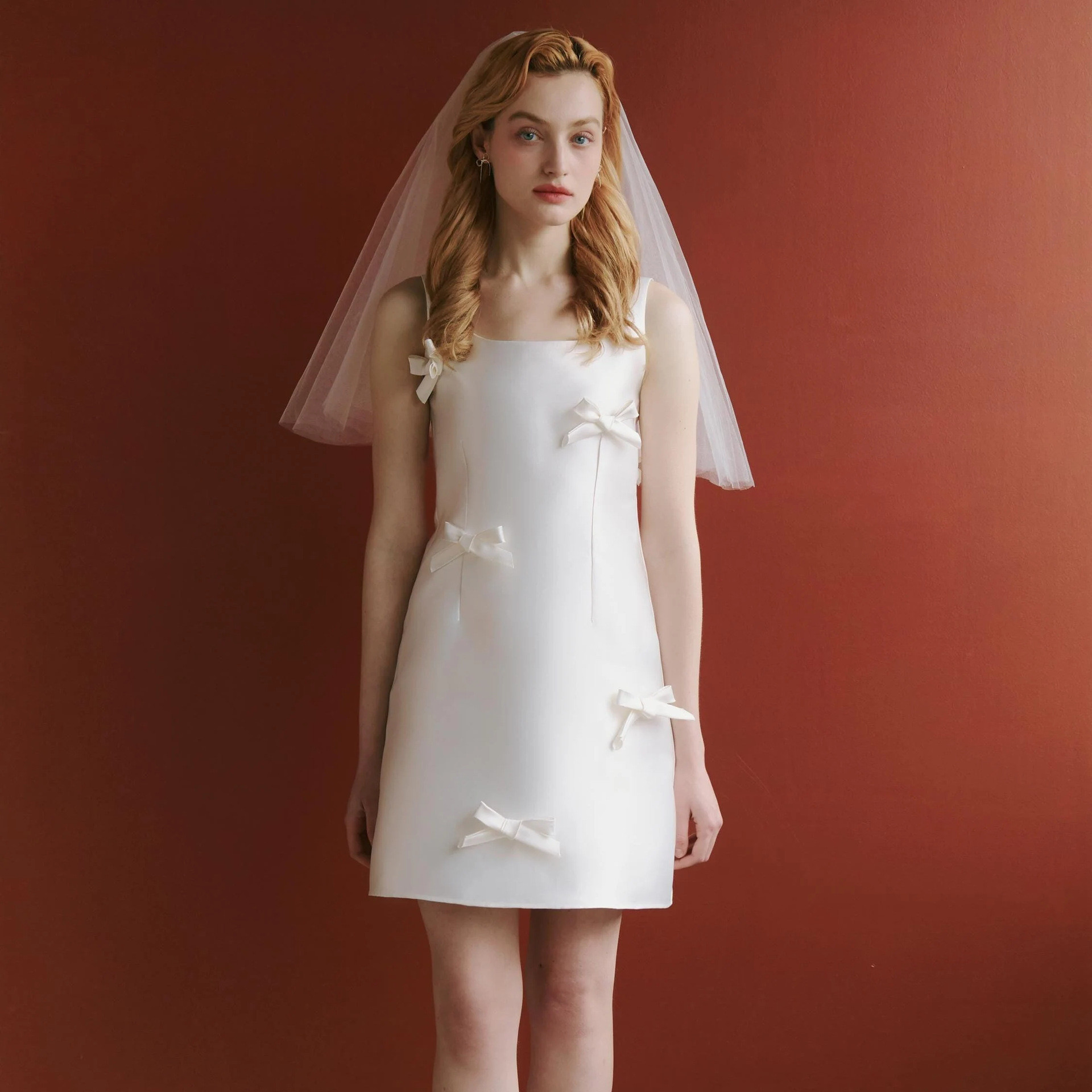 高級感 白 サテン リボン ショート丈 パーティードレス 韓国風 花嫁 披露宴 演奏会 前撮り HL1089