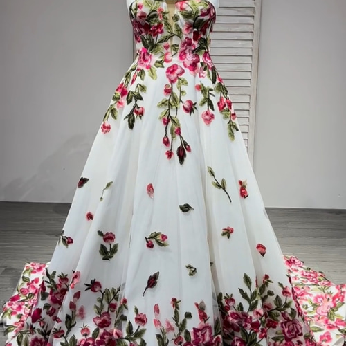 大人気上昇中 花嫁カラードレス フレアスカート ビスチェライン