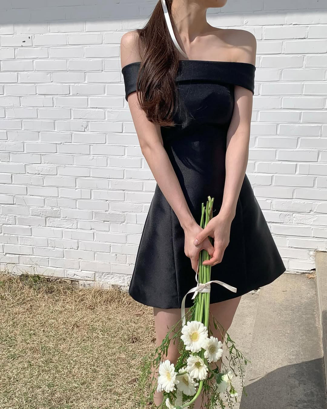 高級感 黒 サテン オフショルダー リボン パーティードレス ショート丈 花嫁 披露宴 演奏会 前撮り HL1095