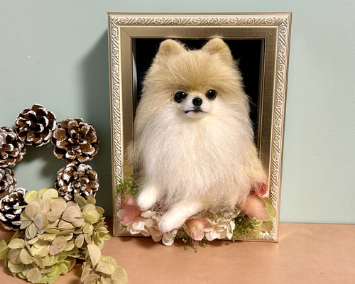 羊毛フェルト　おすましポメラニアンのフラワーフレーム　クリームホワイト　8 羊毛フェルト おすましポメラニアンのフラワーフレーム クリーム