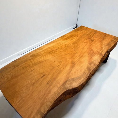 桜 一枚板1400mm｜柔らかな木肌と自然な曲線が美しい無垢天板