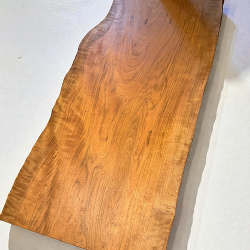 桜 一枚板1400mm｜柔らかな木肌と自然な曲線が美しい無垢天板