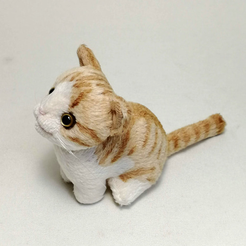猫型ぬいぐるみ 茶色と白 猫ぬいぐるみ「ちびにゃCE」茶トラ白 カラーアイ【受注製作