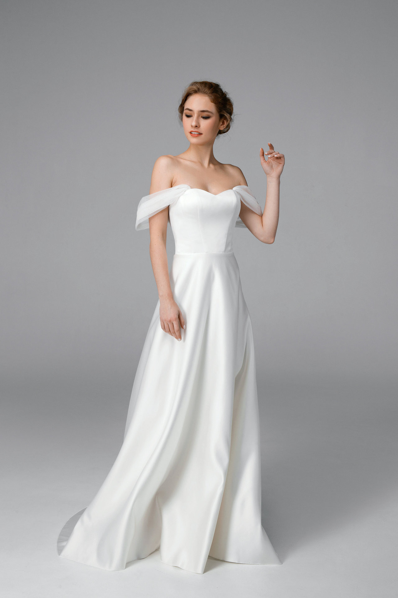 高級感 白 サテン オフショルダー ウェディングドレス 裾引き 韓国風 花嫁 披露宴 演奏会 前撮り HL1102