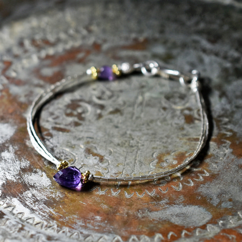 ザンビア産アメジストと繊細筒型シルバービーズの3連ブレス