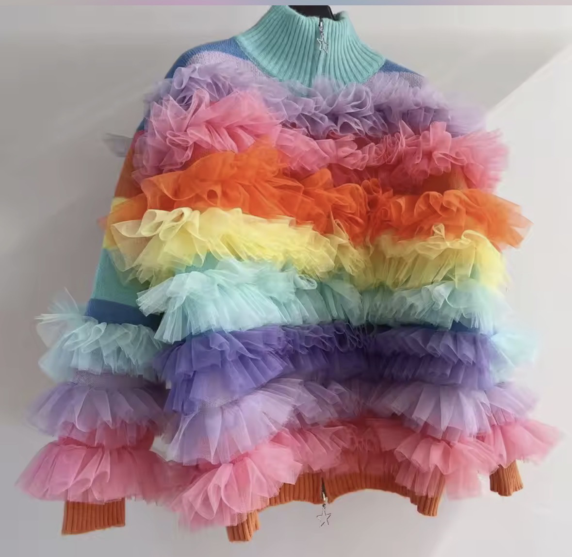 【ワクワクする】虹色ジャケット【夢みたい】 ふわふわフリル レインボーカラー