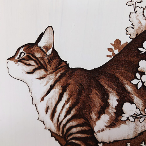 花のトンネルを抜ける猫 — レーザー彫刻アートボード（A4） ね003 彫刻