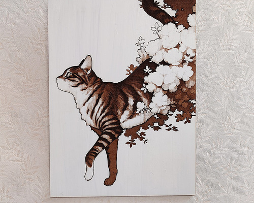 花のトンネルを抜ける猫 — レーザー彫刻アートボード（A4） ね003 彫刻