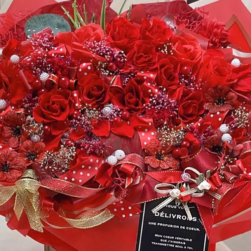 ✨特大✨ボリュームのある花束✨バラプリザ＆アーティフィシャルアレンジメント✨ 送料無料、ラッピング込み】✨✨特大✨ボリュームのある花束✨赤