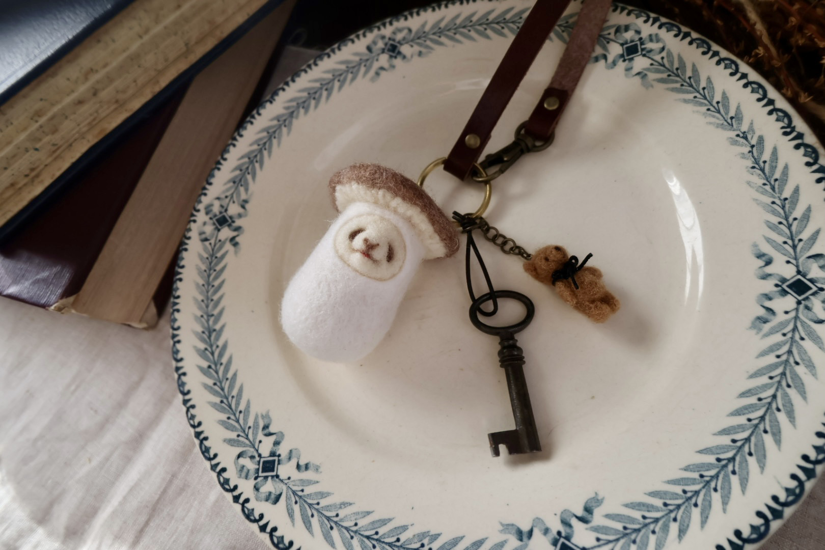 いっしょにおでかけ　エリンギモドキさんのバッグチャーム