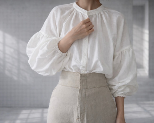 リネンブラウス／ボリューム袖のリネンシャツ／リネンギャザーデザイン