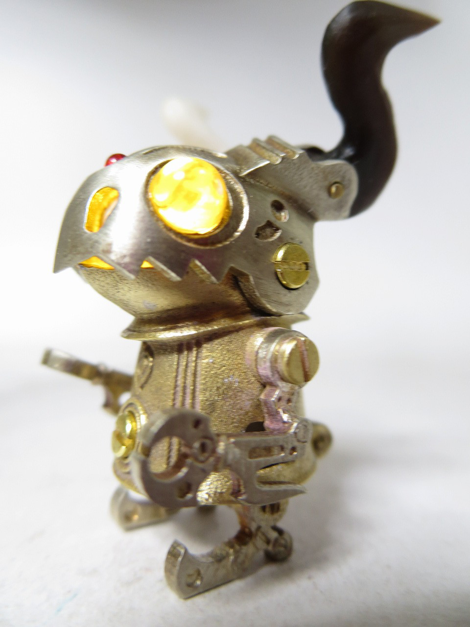 きばらしろくろくねくねつのつのちゃん（牛骨、水牛角）