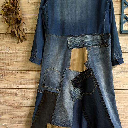 古着リメイク　ゆったり黒デニムシャツのパッチワークワンピース 古着リメイク ゆったり黒デニムシャツのパッチワークワンピース 古着