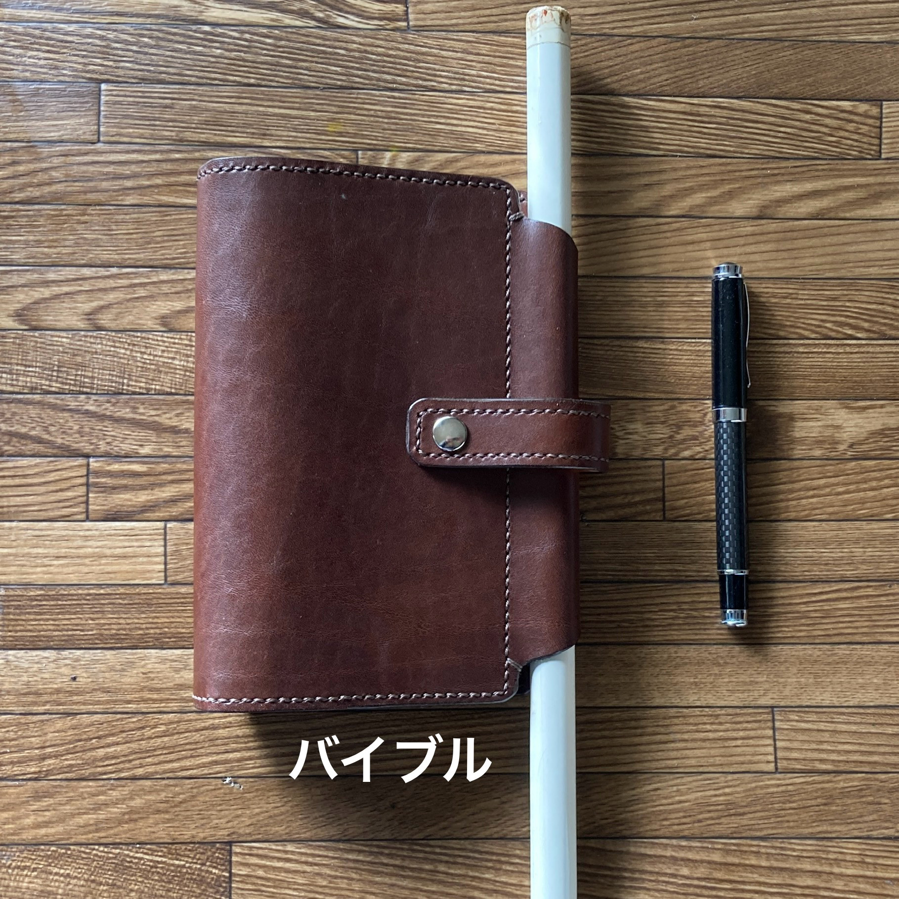 creema限定【ﾊﾞｲﾌﾞﾙ・固定ﾍﾞﾙﾄ ﾕﾆｰｸ】 筒状ペンホルダーのシステム手帳 SNBB-005dbnsp