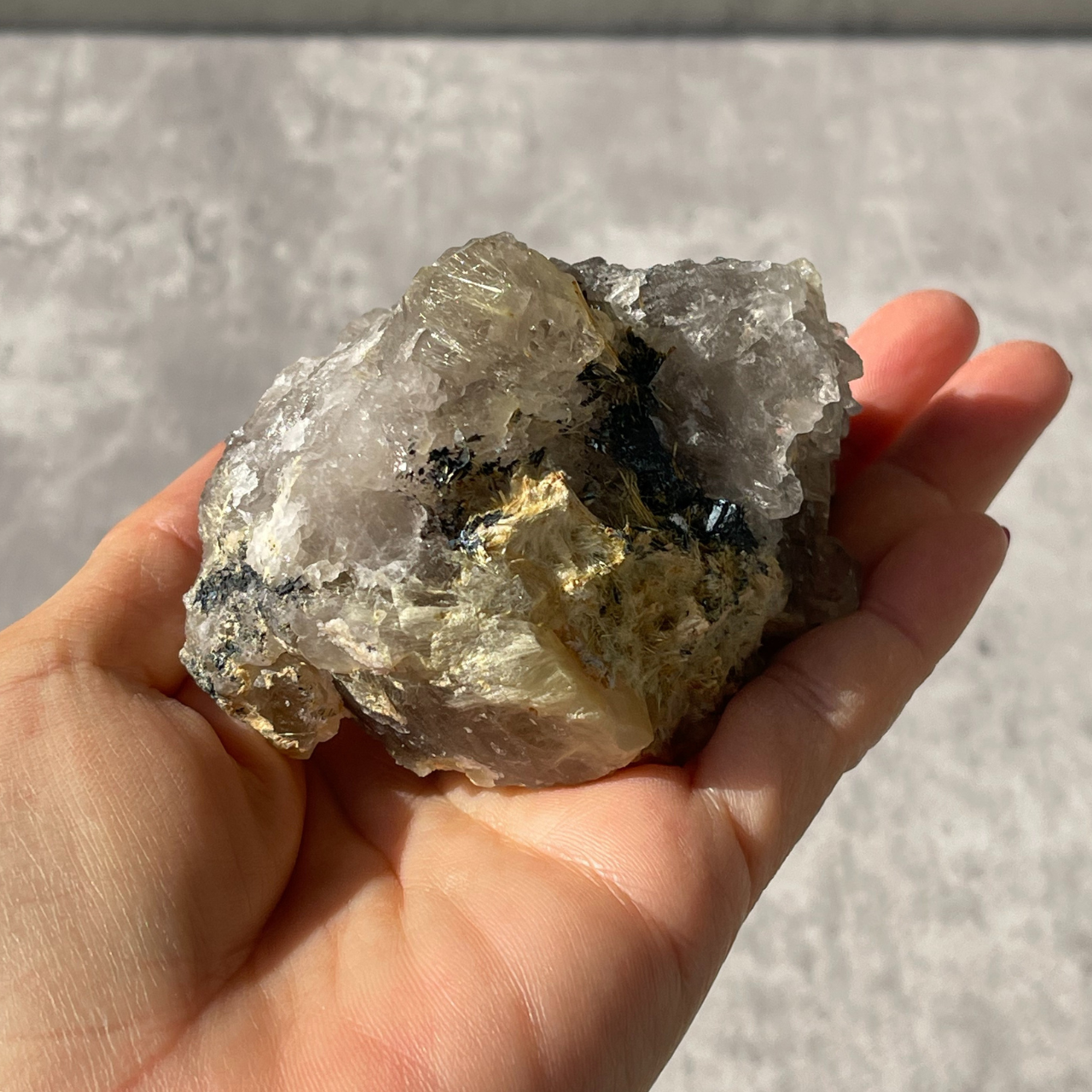 ブラジル・バイーア州ノーヴォ・オリゾンテ産【ルチルクォーツ（金針水晶）】① 鉱物 天然石