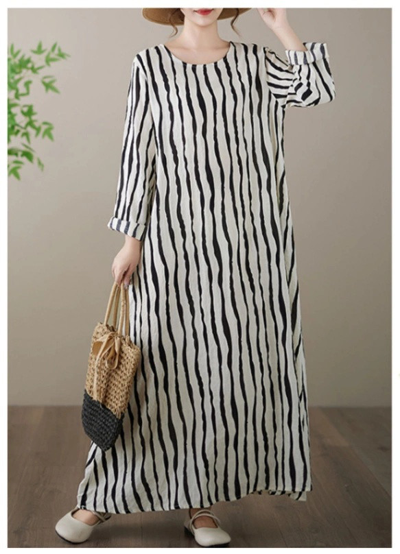 縞縞の長袖のワンピースにぶつかります早い秋のゆったりした大きいサイズの女性はやせて見えますカジュアル丸襟綿麻の長いローブ