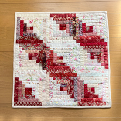 リバティLIBERTY四角つなぎのタペストリー パッチワークキルト