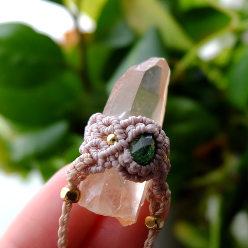 タンジェリンレムリアンクォーツ ・グリーントルマリン マクラメペンダント3691 タンジェリンレムリアンクォーツ ポイント原石（ブラジル産