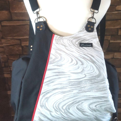 2wey!両面表面金帯銀帯 デニムリメイクあおりがま口リュックバッグハンドメイド 2wey! 両面表面 金帯銀帯 デニムリメイク あおりがま口リュック バッグ