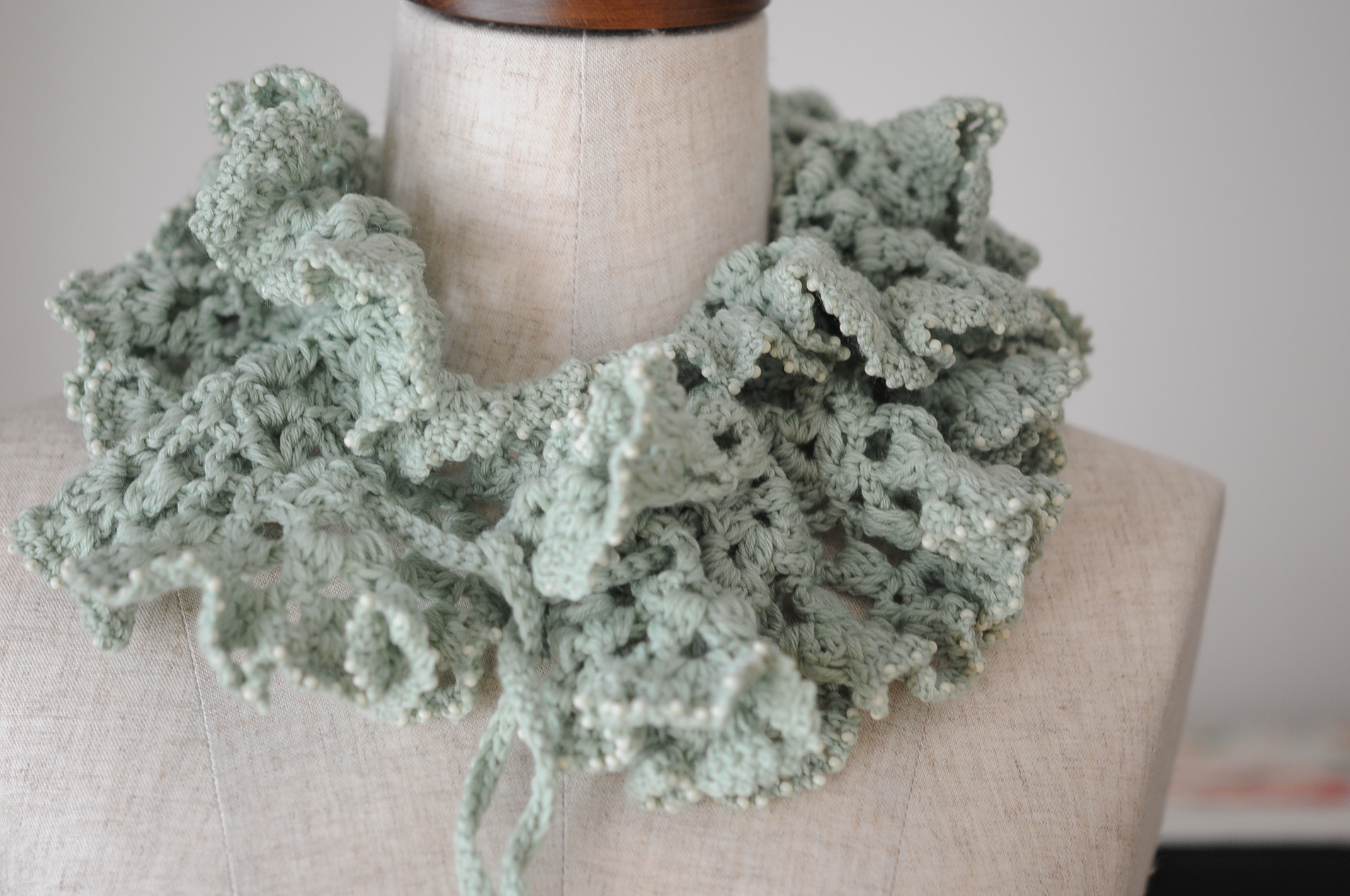 可愛いフリルのマフラー　メリノ　ビーズ 6,864円