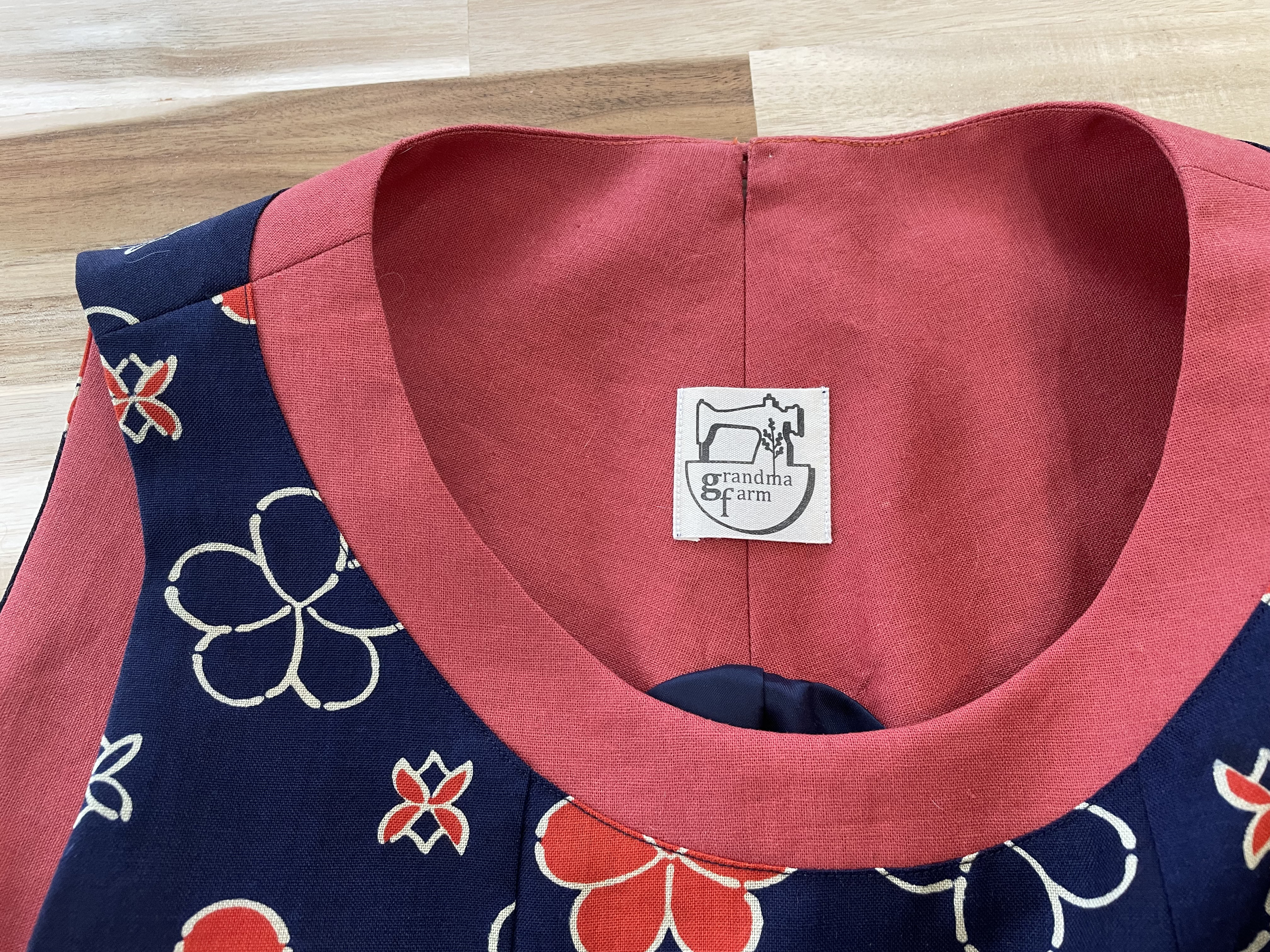 Aラインノースリーブワンピース