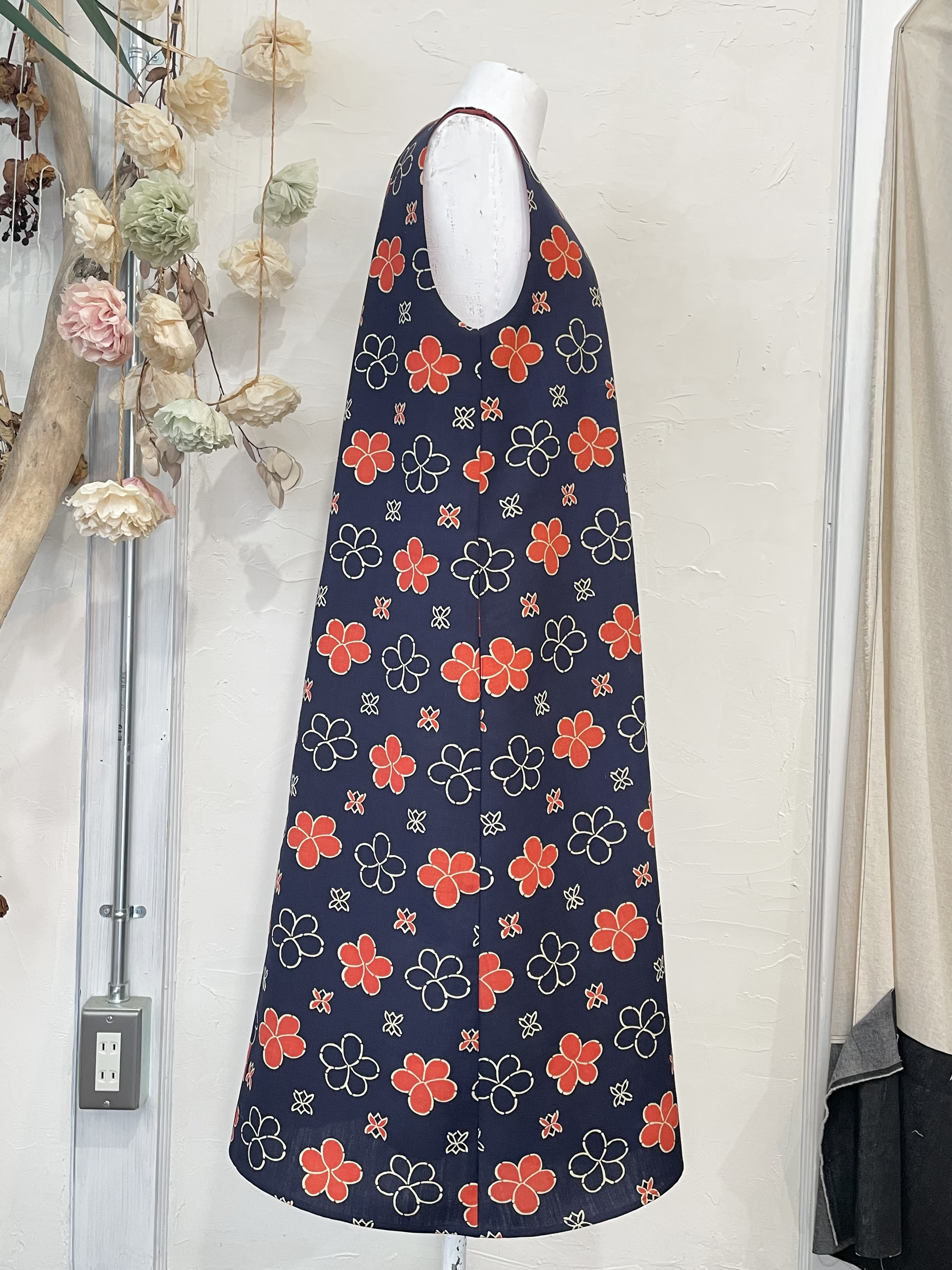 Aラインノースリーブワンピース