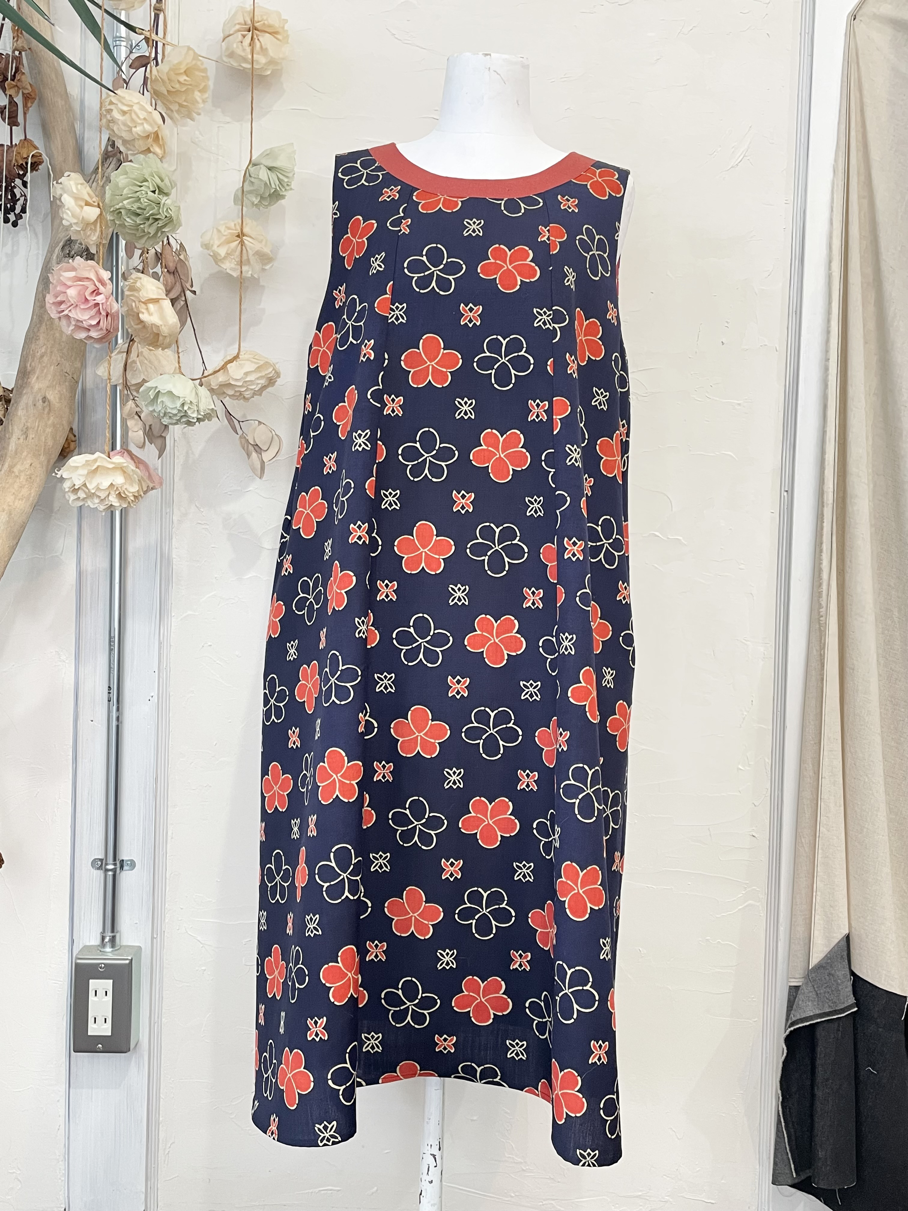 Aラインノースリーブワンピース