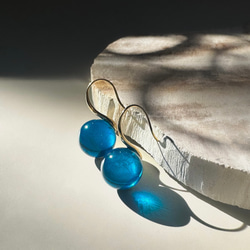 【2026新作】ブルー アンバードロップピアス/ 金具変更可（シルバー・イヤリング・ステンレス）天然琥珀 2枚目の画像